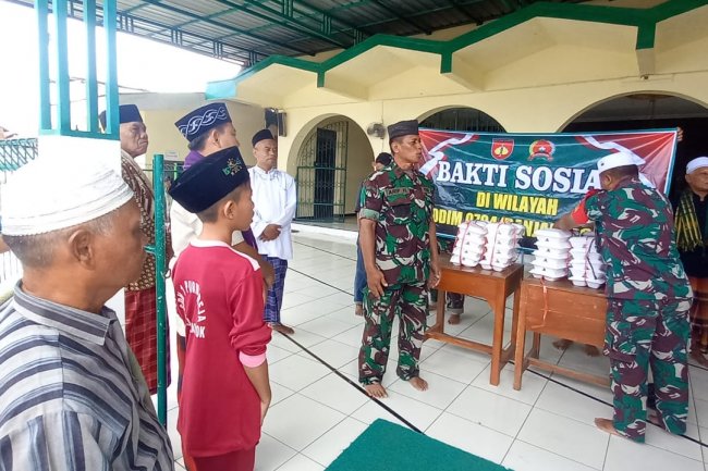 Kemanunggalan TNI Bersama Rakyat Dengan Kegiatan Jumat Barokah