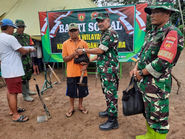 Peduli Warga Kurang Mampu Dalam Wujud Bakti Sosial Untuk Kemanunggalan TNI Bersama Rakyat Dengan Kegiatan Pembagian Sembako