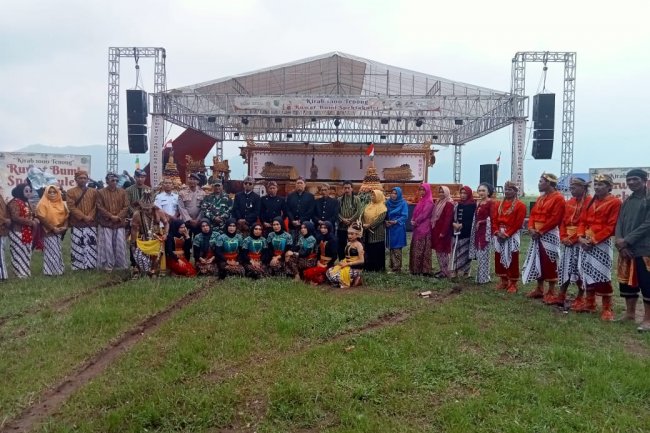 KIRAB 1000 TENONG RUWAT BUMI TERPELIHARA SEBAGAI BUDAYA WARGA