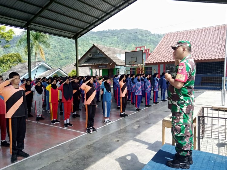 BABINSA MELATIH PBB DALAM MPLS  SMP N 4 KALIBENING