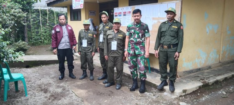 Danramil 06/KLB bersama Forkopimcam turun gunun memantau Pencoblosan di TPS Pilkada Serentak 16 desa di Kec.Kalibening Tahun 2024