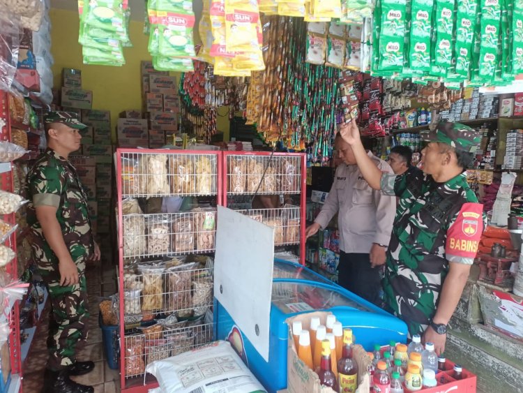 CEGAH BEREDARNYA MAKANAN KADALUWARSA, BABINSA KORAMIL 06/KALIBENING LAKUKAN PENDAMPINGAN PENGECEKAN