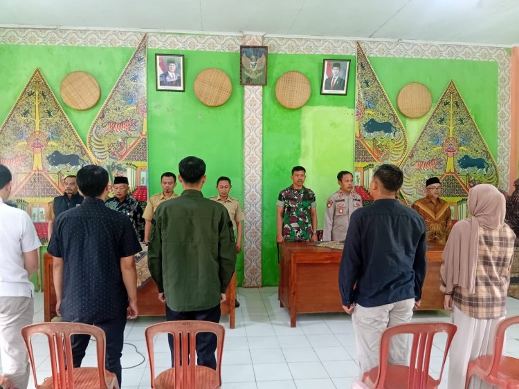 Danramil dan Babinsa menghadiri Pengecekan berkas Bakal Calon perangkat desa sirukun