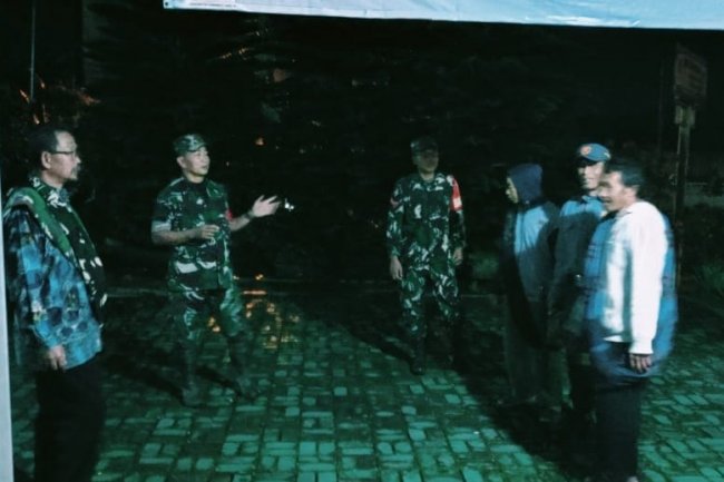 Babinsa Koramil 06/Kalibening melaksanakan Patroli Malam Wilayah Binaan