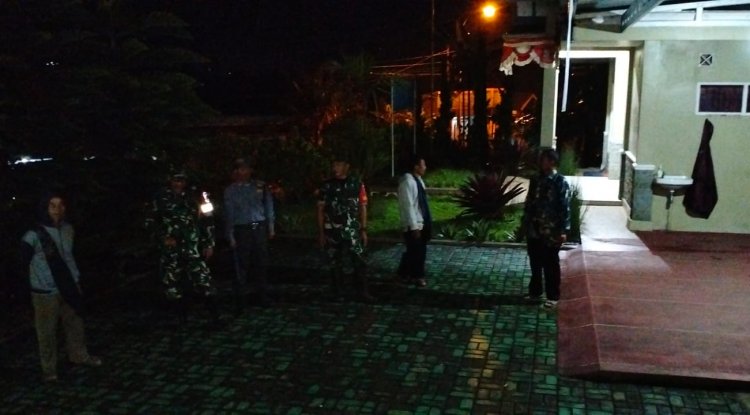 Babinsa Koramil 06/Kalibening Patroli Malam Cegah Gangguan Kamtibmas